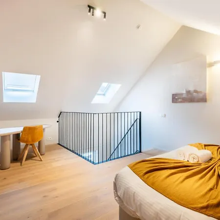 Huswell - Luxurious Duplex In Prime Location, Heart Of *