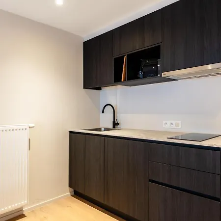 Huswell - Luxurious Duplex In Prime Location, Heart Of