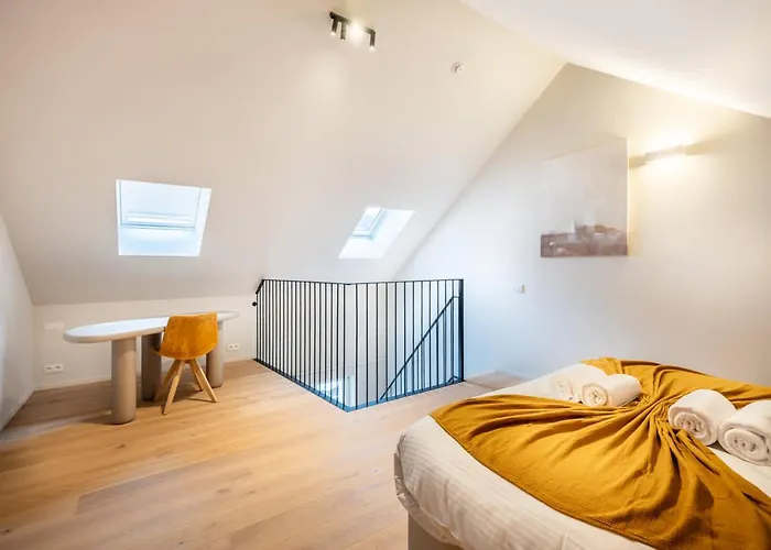 Huswell - Luxurious Duplex In Prime Location, Heart Of *