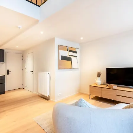 Huswell - Luxurious Duplex In Prime Location, Heart Of *